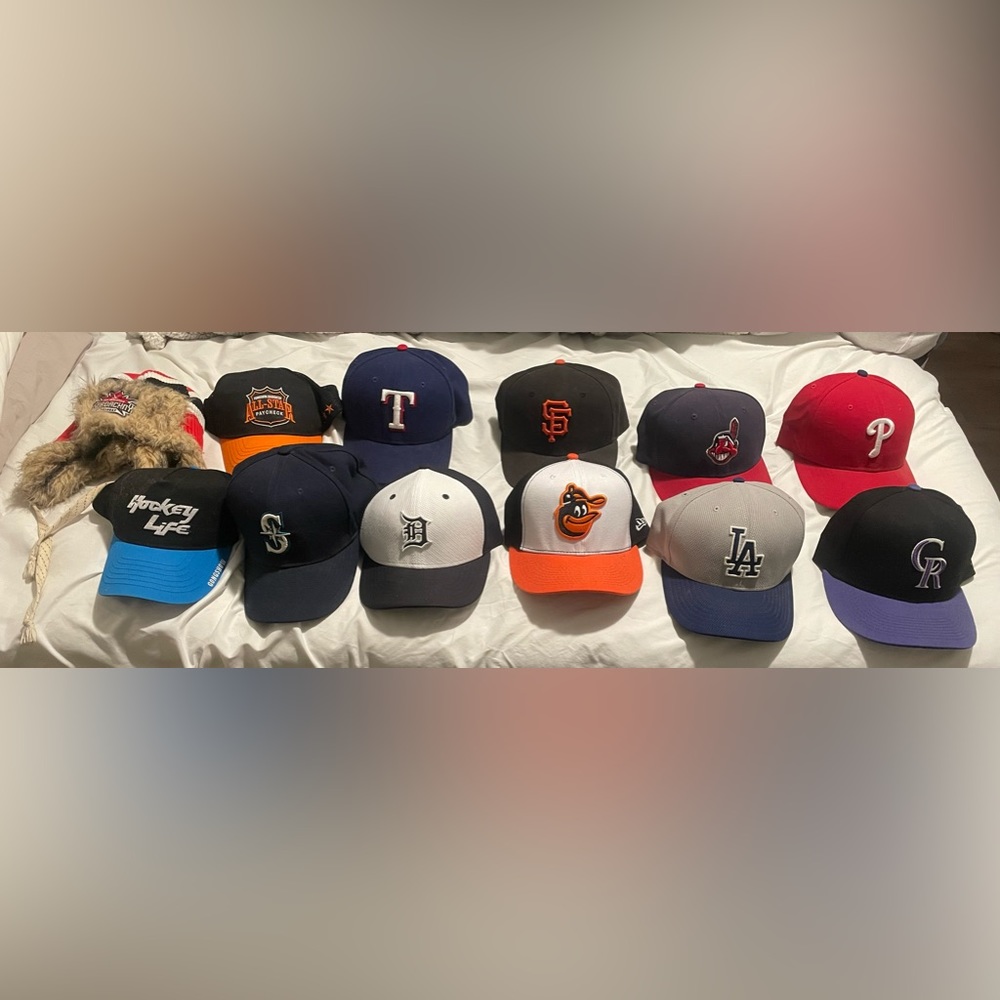 Mens used baseball hats. More flex fit size 7 1/4 but few snapbacks.